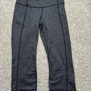 Lululemon Gather and Crow Crop Il.